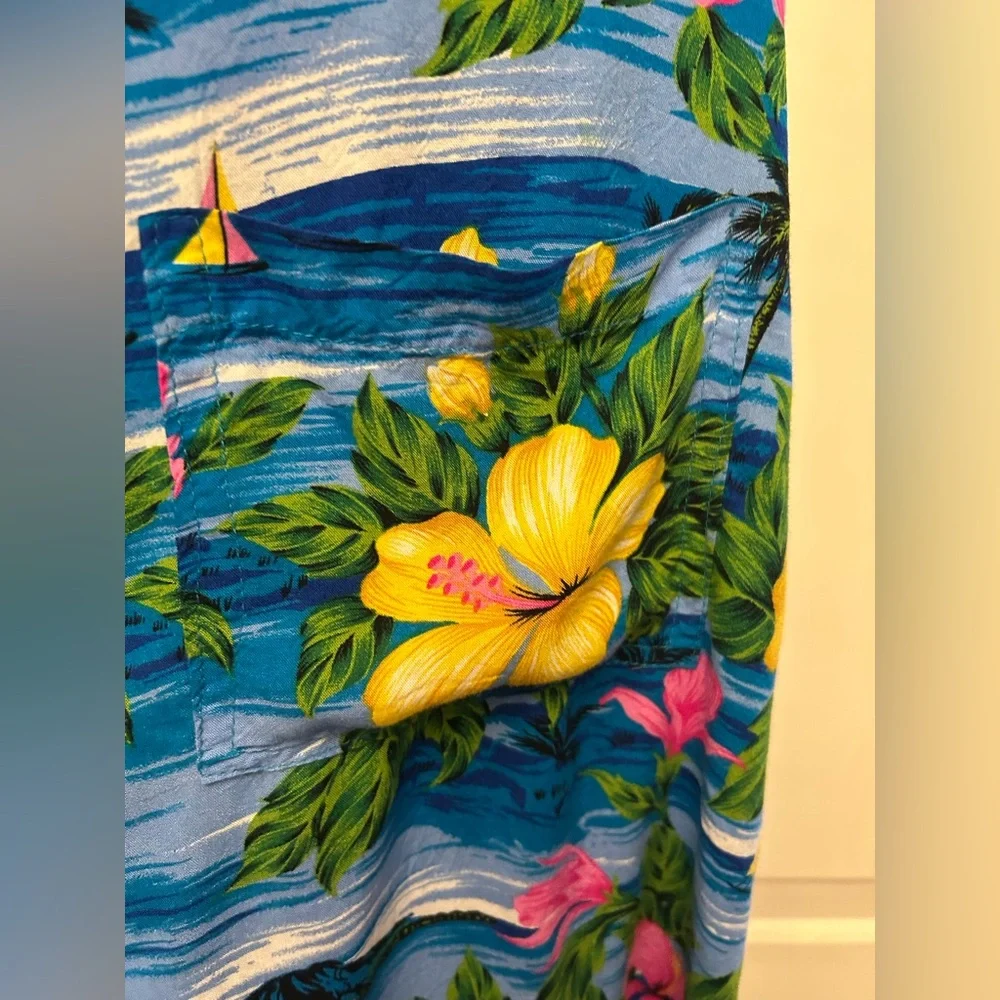 Rum Jungle Hawaiian Shirt. Made in Indonesia. Hibiscus flower/ocean print. XL